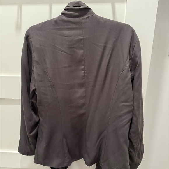 Grey pleated blazer. - Picture 2 of 3